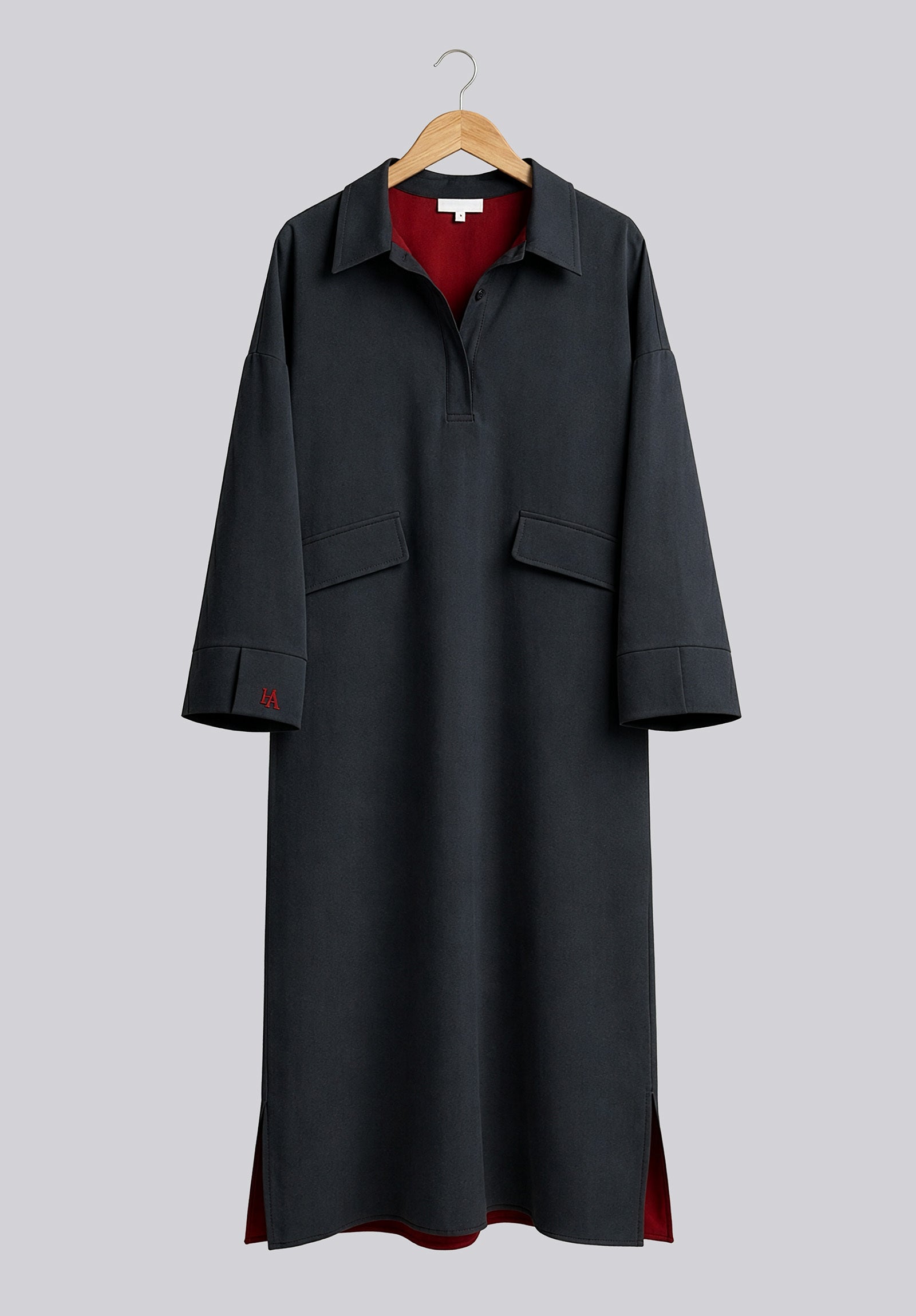 Double lined modest dress in black and burgundy Hanged – Hijabaya